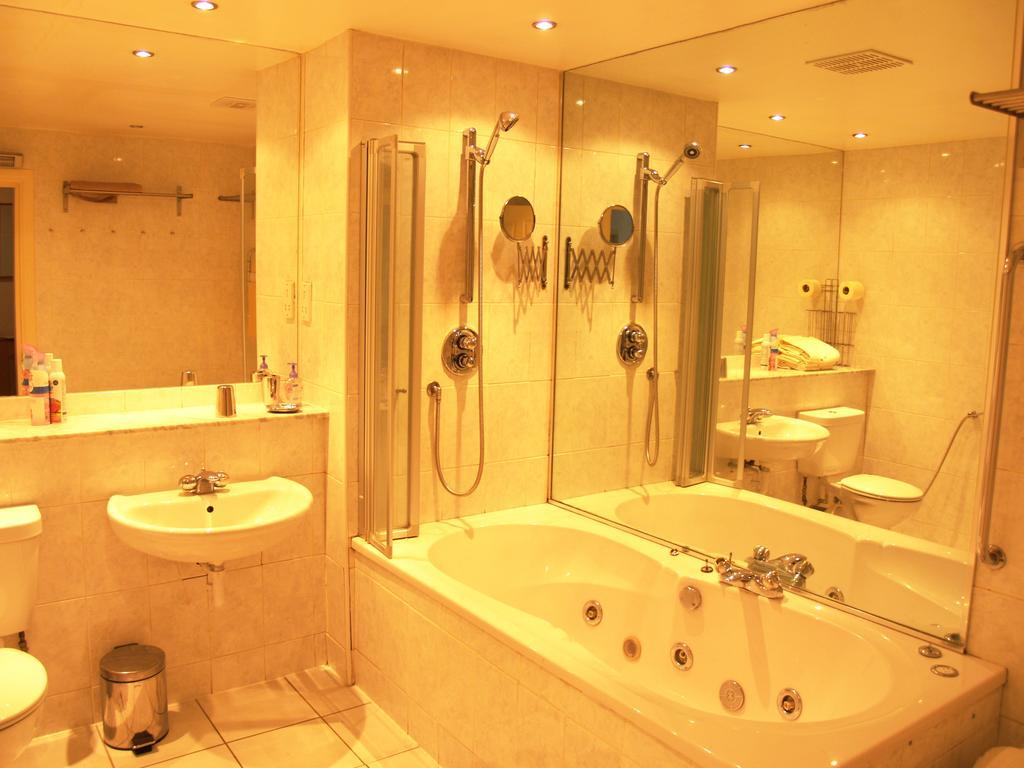 Royal Mile Mansions Apartment Единбург Номер фото