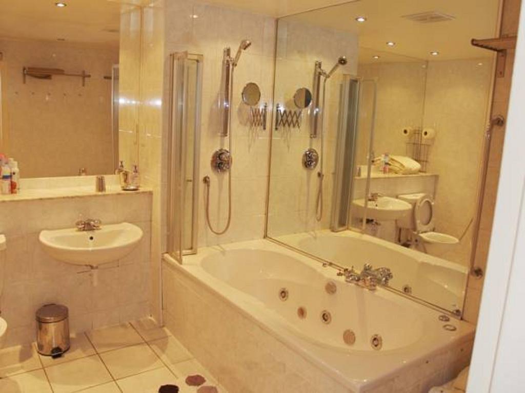 Royal Mile Mansions Apartment Единбург Номер фото